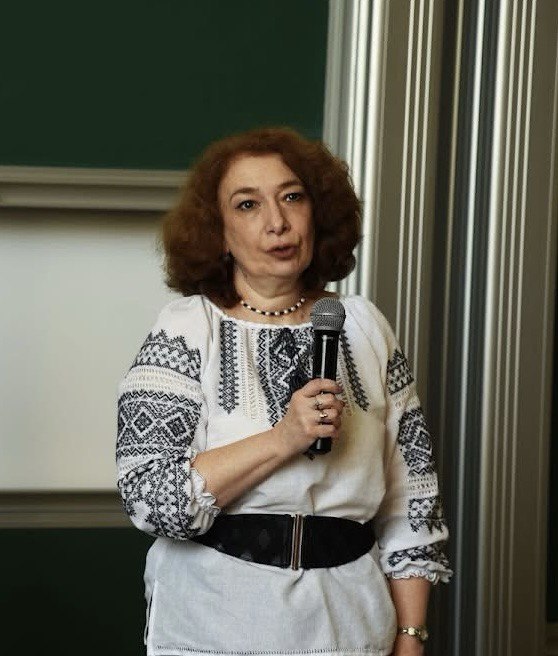 
Олена Винник
